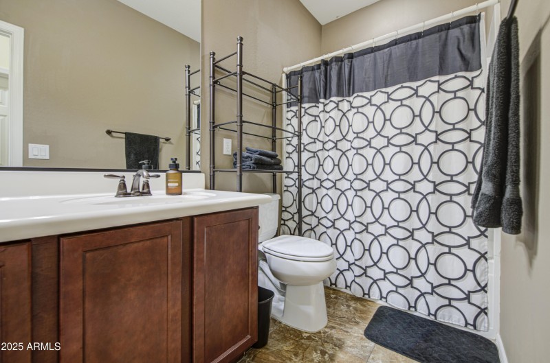 Bathroom 2-pic 2