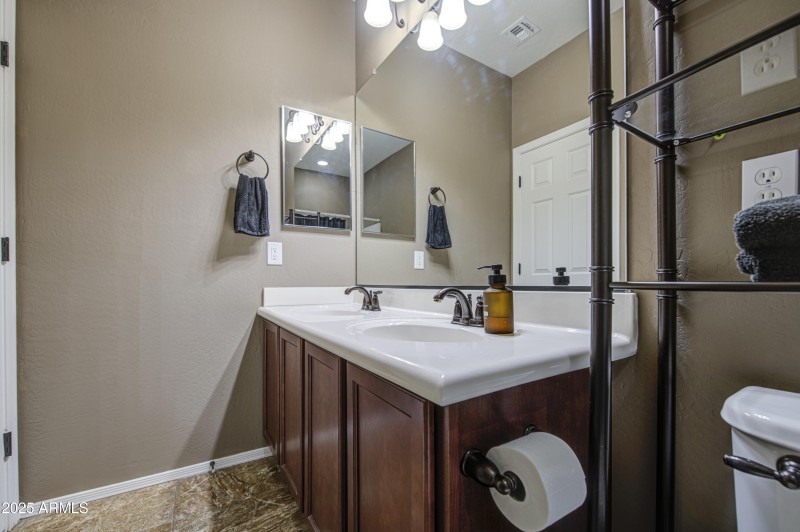 Bathroom 2-pic 3