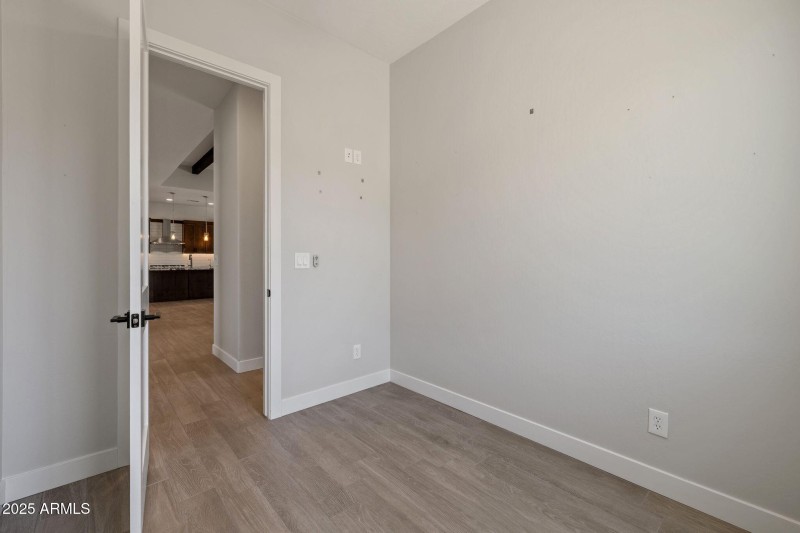 Den/Flex Room