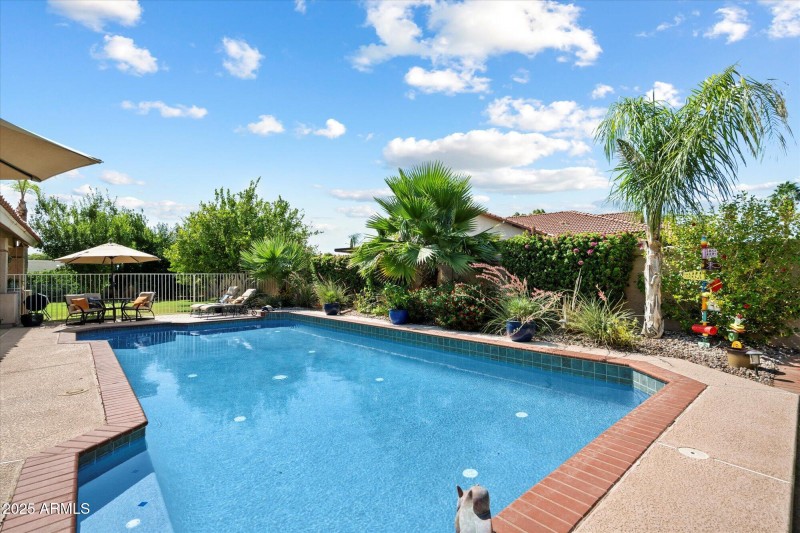 Large Pool2