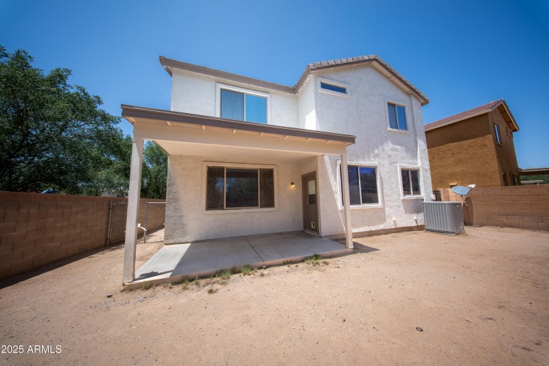 17433 W HOLLAND Lane