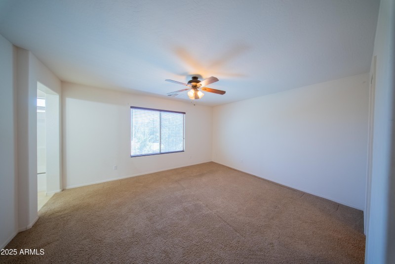 17433 W HOLLAND Lane