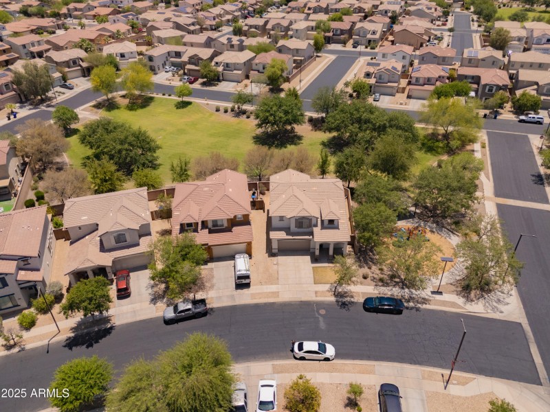 17433 W HOLLAND Lane