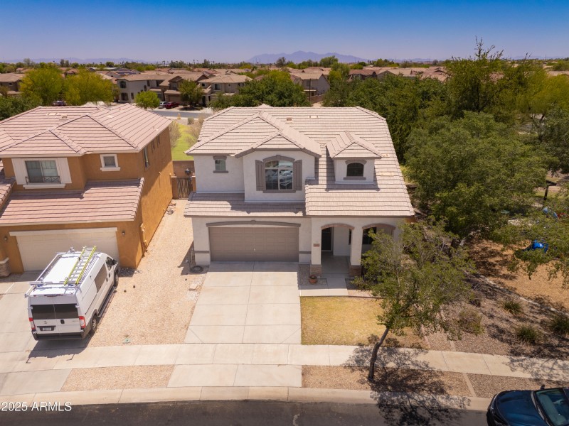 17433 W HOLLAND Lane