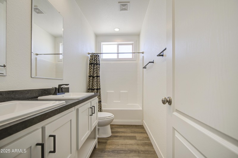 Bathroom 2-pic 1
