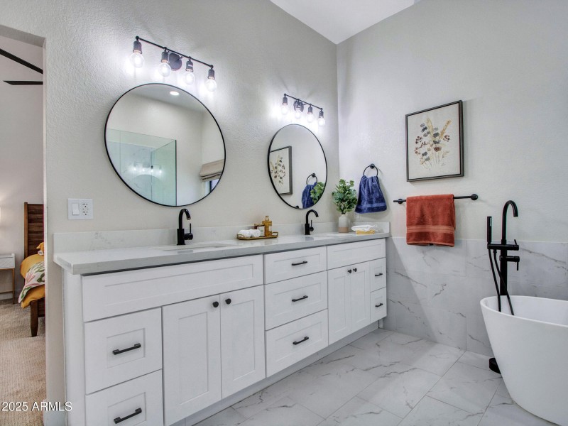 09-Primary-Bath-(2)