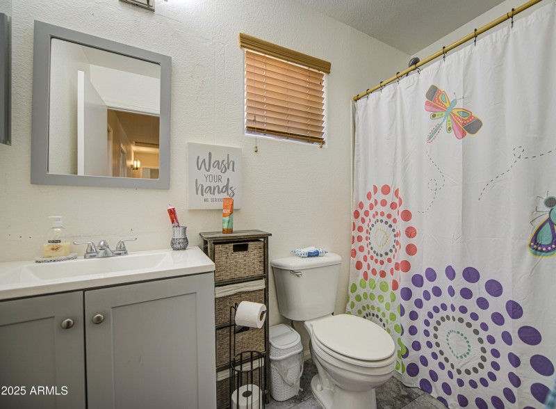 Bathroom 2-pic 2