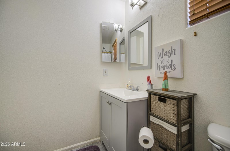 Bathroom 2-pic 3