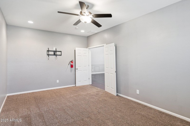 9-web-or-mls-20226-n-madison-dr