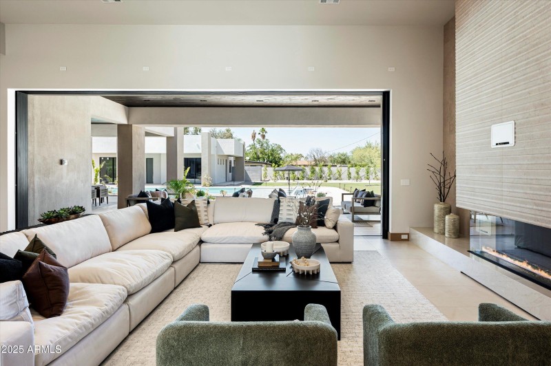 Indoor/Outdoor Living