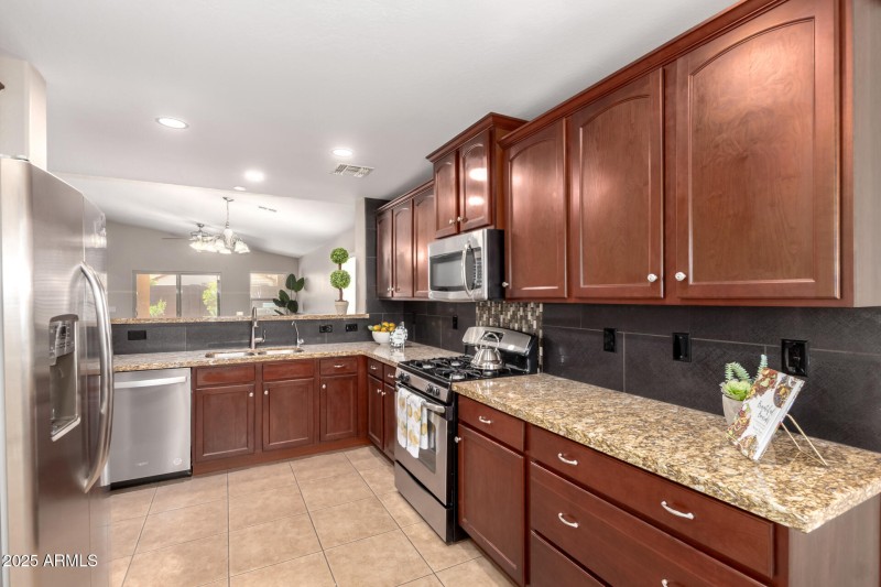 04 Kitchen1