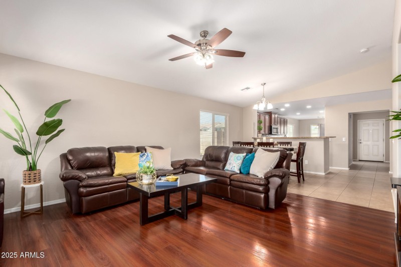 11 LivingRoom2