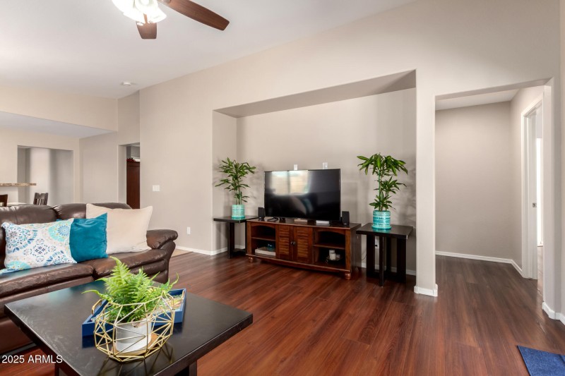 12 LivingRoom3