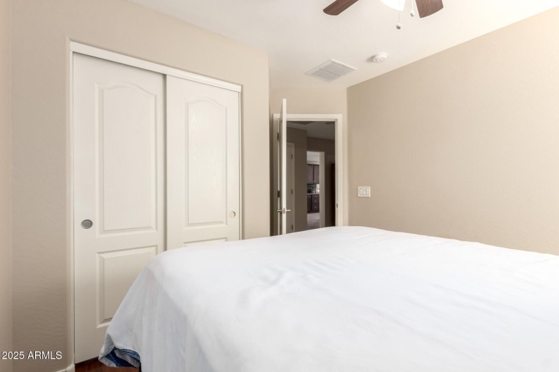 18 2ndBedroom2