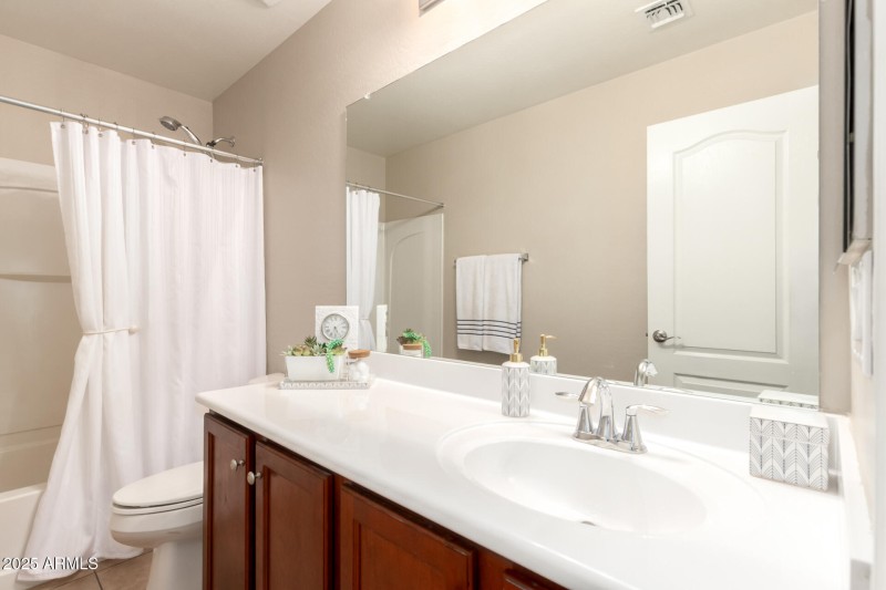 19 Hallway Bath