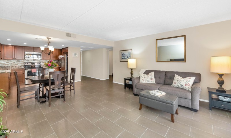 Great flow for entertaining