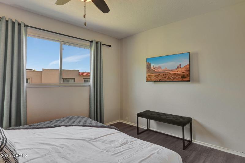 29-web-or-mls-6833-e-osborn-rd-e