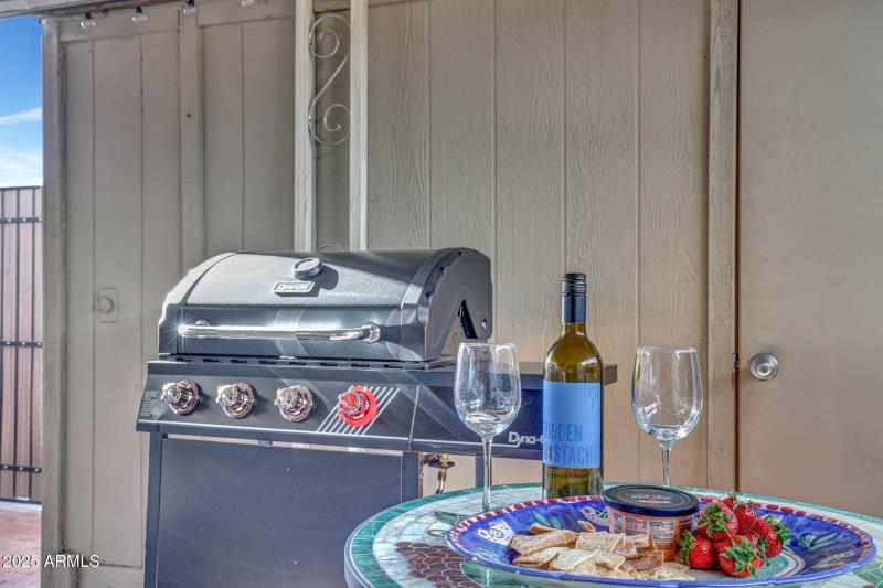 36-web-or-mls-6833-e-osborn-rd-e