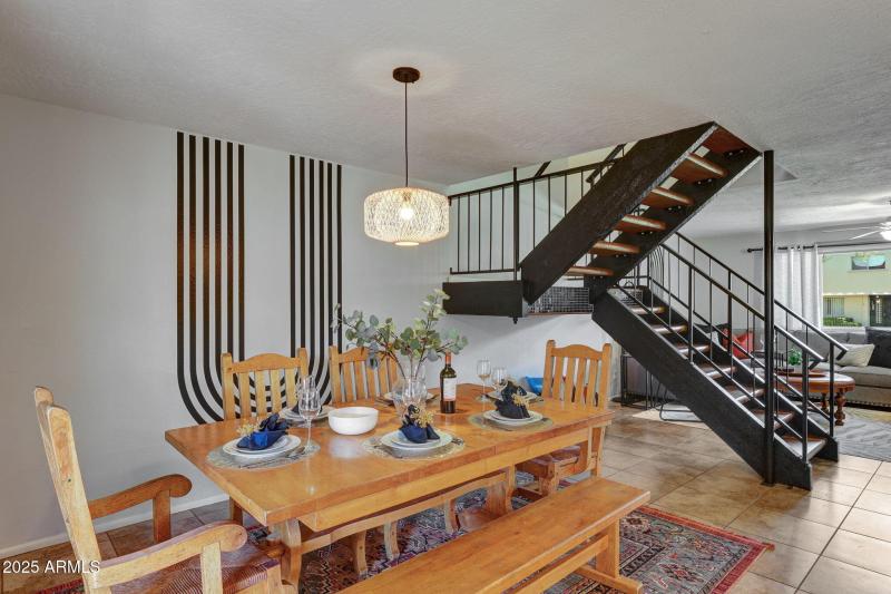 10-web-or-mls-6833-e-osborn-rd-e