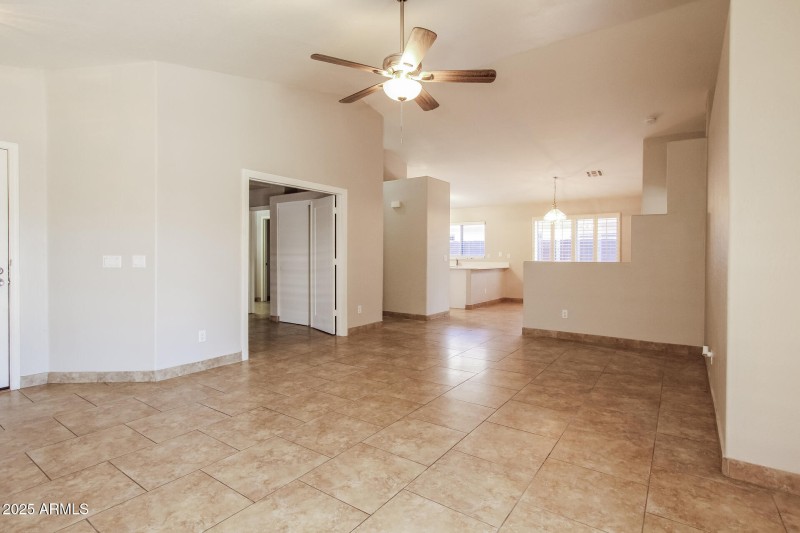 004-photo-living-room-14579389