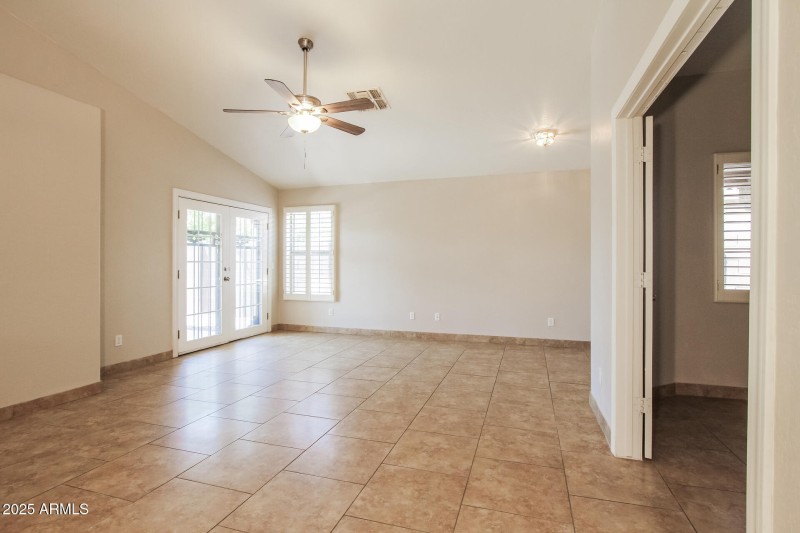 005-photo-living-room-14579391