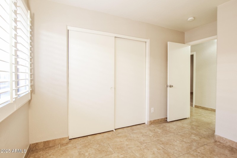 014-photo-bedroom-14579381