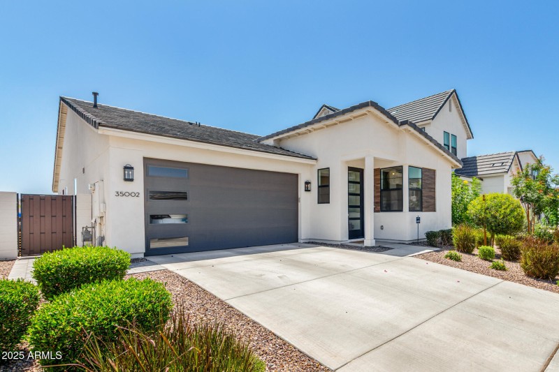 Single-story w/ sleek, modern look