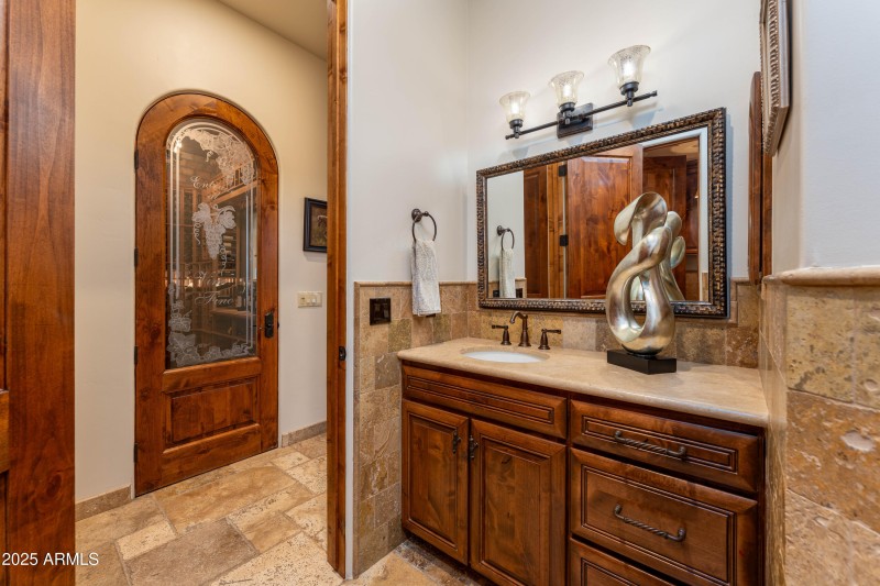 Guest bathroom 1