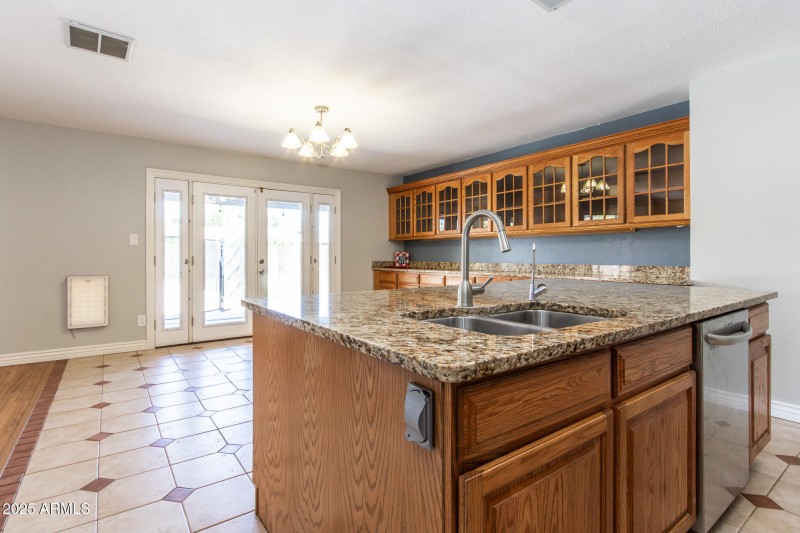 Kitchen/Dining