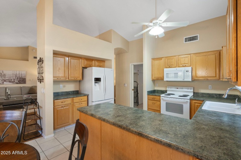 Lots of Kitchen Cabinets