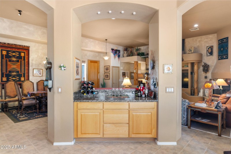 Kitchen/Bar