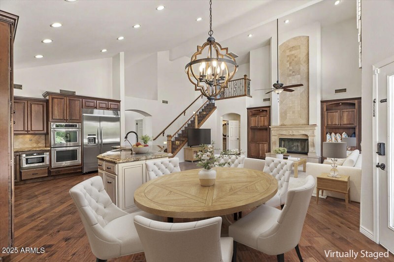 23-staged Breakfast nook