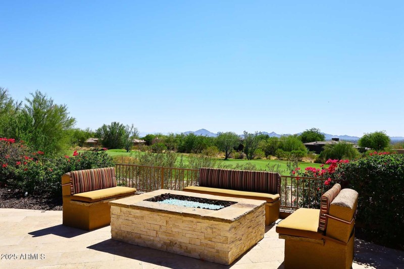 Firepit-Camelback Mountain View