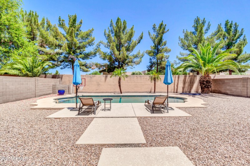742 E Kingbird Dr-59