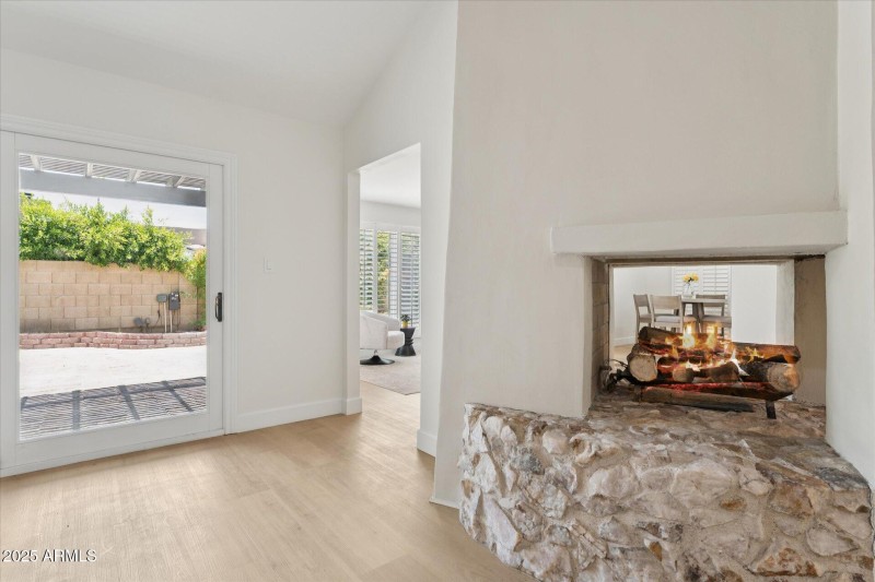 07-007-living-room