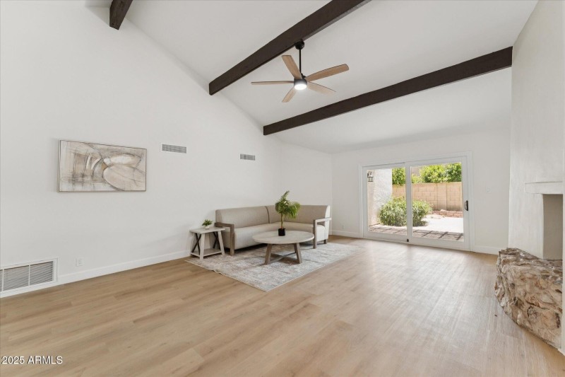 05-005-living-room