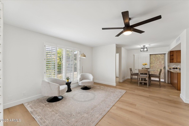 11-011-family-room