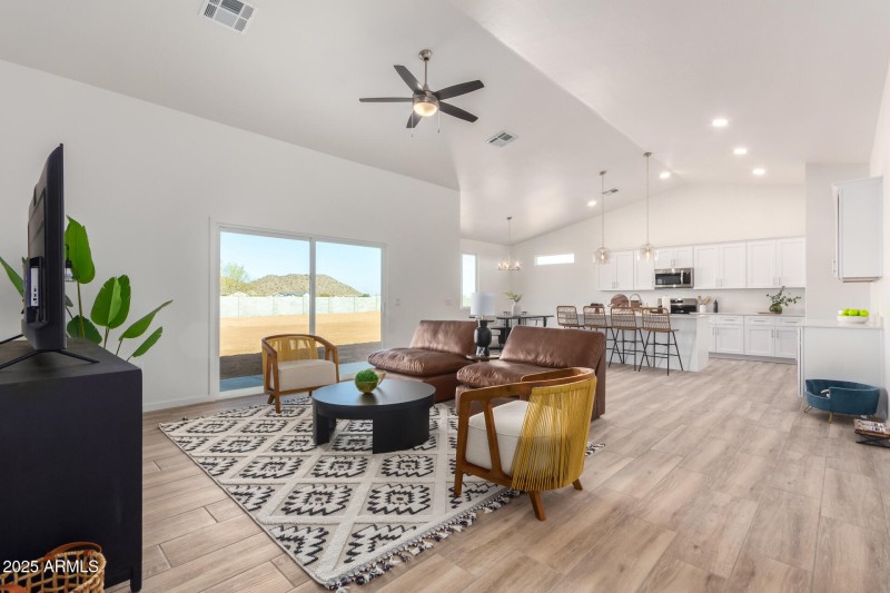 18 - Sandstone Mountain 9374