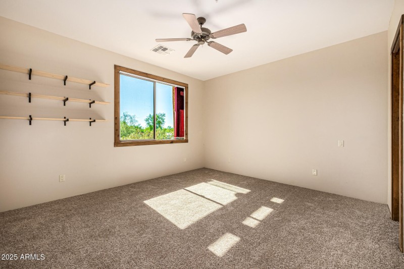 BDRM 2 WITH WALK IN CLOSET (2)