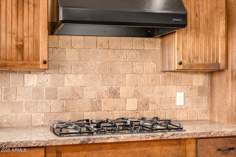 GOURMET KITCHEN SEPARATE COOKTOP & WALL