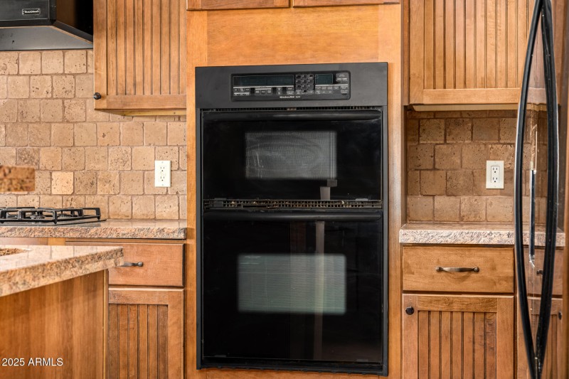 GOURMET KITCHEN SEPARATE COOKTOP & WALL