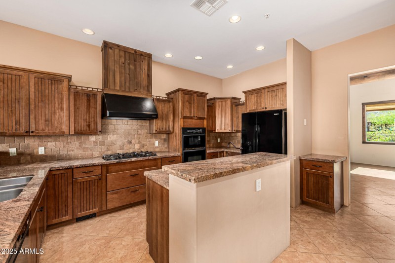 HIGHLY UPGRADED SW STYLE KITCHEN (1)