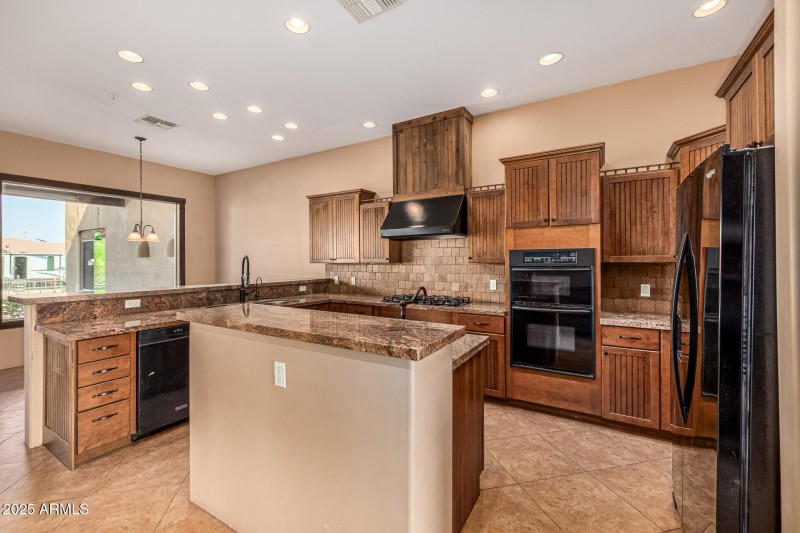 HIGHLY UPGRADED SW STYLE KITCHEN (2)