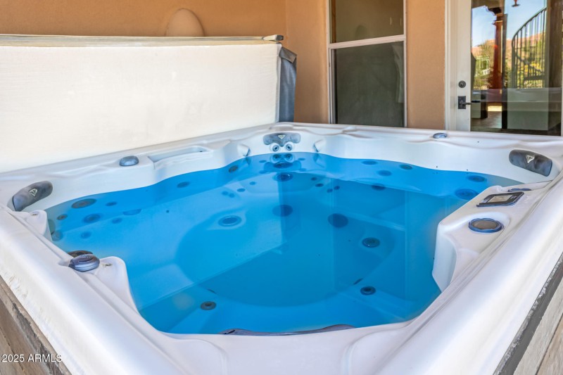 HOT TUB OFF MASTER BDRM EXIT CONVEYSW