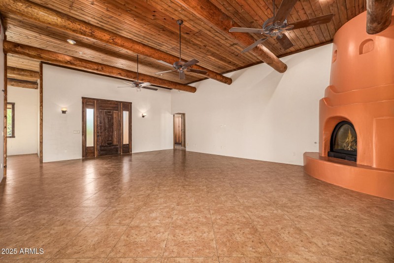 HUGE GREATROOM