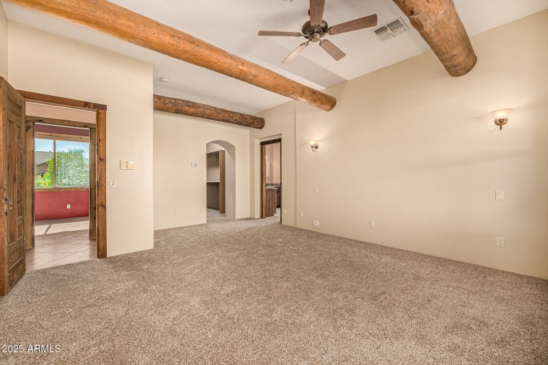 HUGE MASTER BDRM WITH PRIVATE BATH AND W
