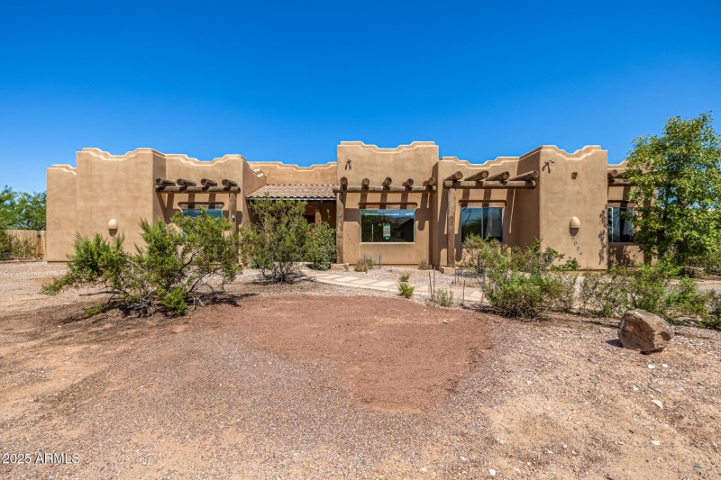 SW CURB APPEAL WITH VIGAS