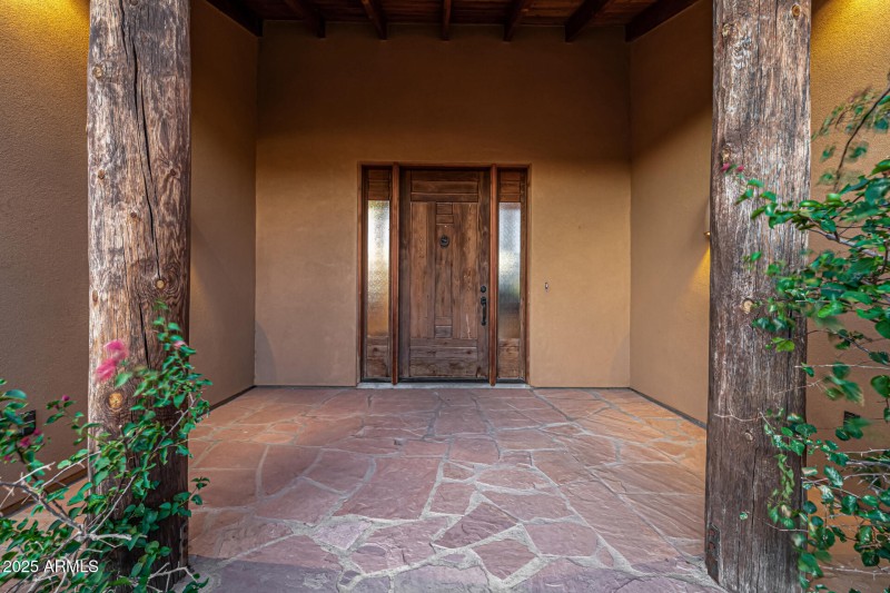 WELCOMING PORCH SANTA FE STYLE