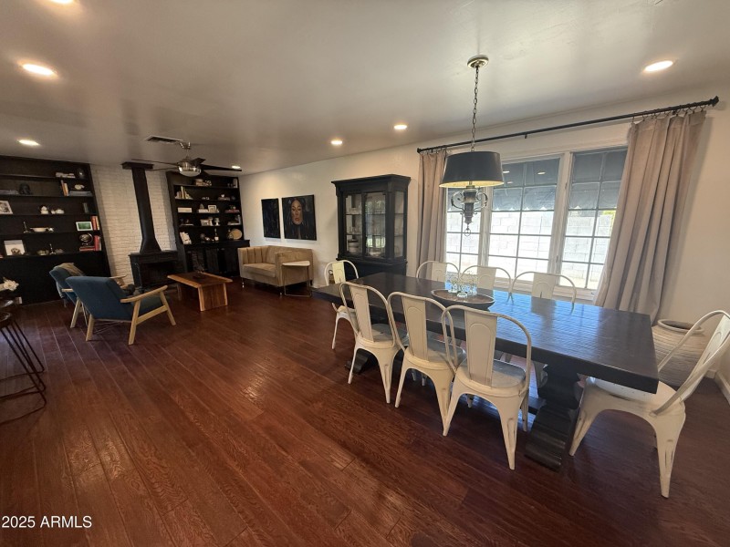 Dining & Sitting Area