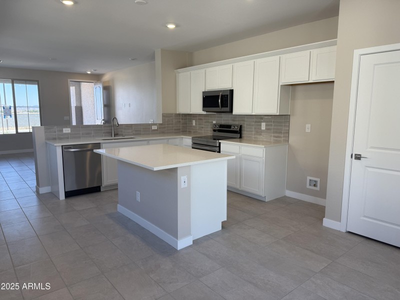 BR35 Lot 134 - Kitchen